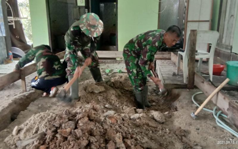 Satgas TMMD ke 112 Renovasi Sarana MCK Masjid Al Ikhlas