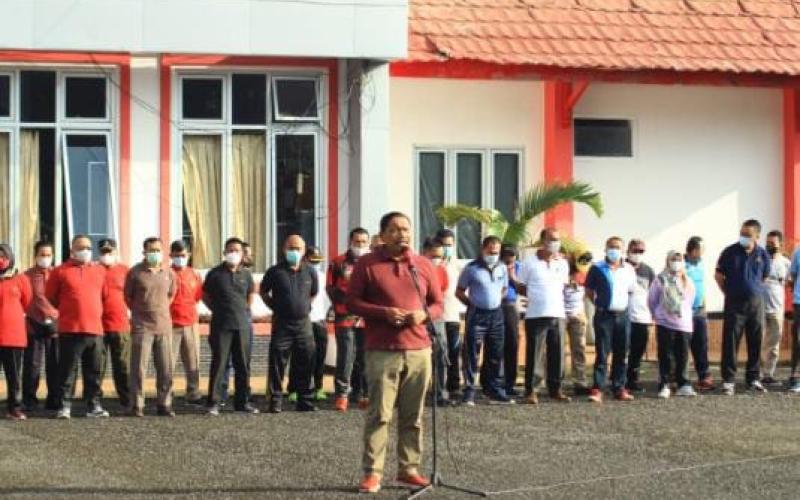 Bupati Bengkulu Utara Kerahkan Seluruh Jajaran Guna Capai Target Vaksinasi Jumat, 22/10/2021 - 13:40 Bupati perintahkan Jajaran Pemkab Bengkulu Utara geber vaksinasi saat apel pagi di Halaman Pemkab. Inews TV/Ismail Yugo Bupati perintahkan Jajaran Pemkab 