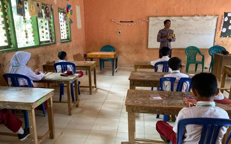 Police Goes To School, Polsek Muara Sahung Memberikan Sosialisasi dan Penyuluhan Bahaya Merokok 