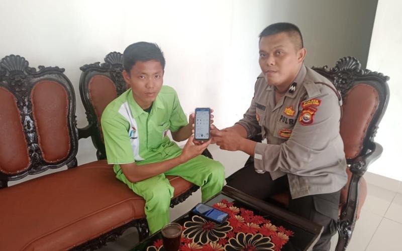 Polsek Kerkap Sosialisasi Aplikasi Polri Super App Kepada Warga di Wilkum Polsek Kerkap