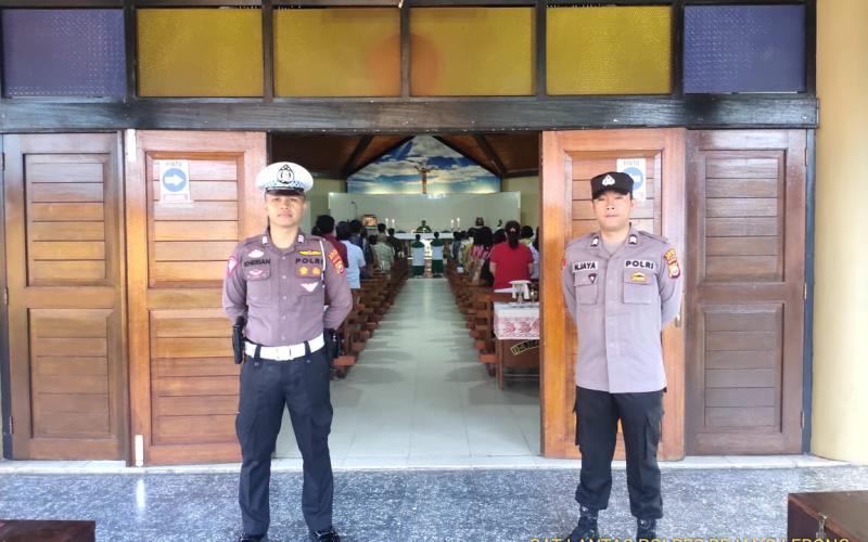 Polres Rejang Lebong, Laksankan Pengamanan Ibadah Minggu di Gereja Katolik Santo Stefanus Martir 