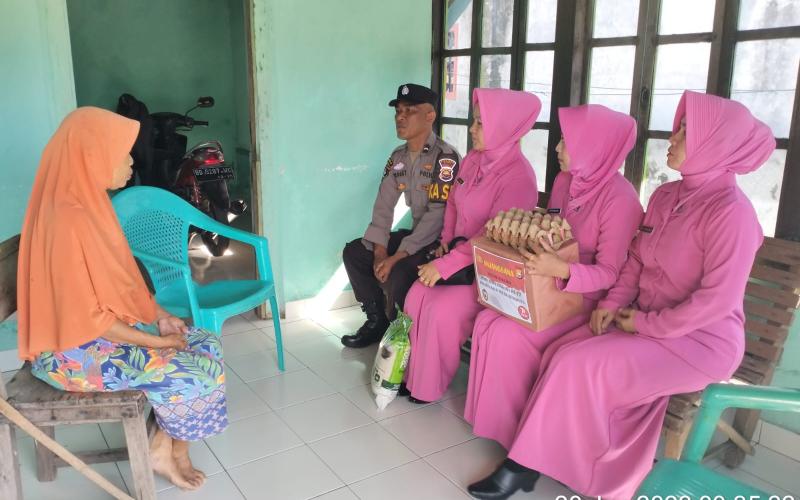 Dalam Rangka Hari Bhayangkara Ke-7, Polsek Kaur Selatan Anjangsana Ke Purnawirawan Polri 