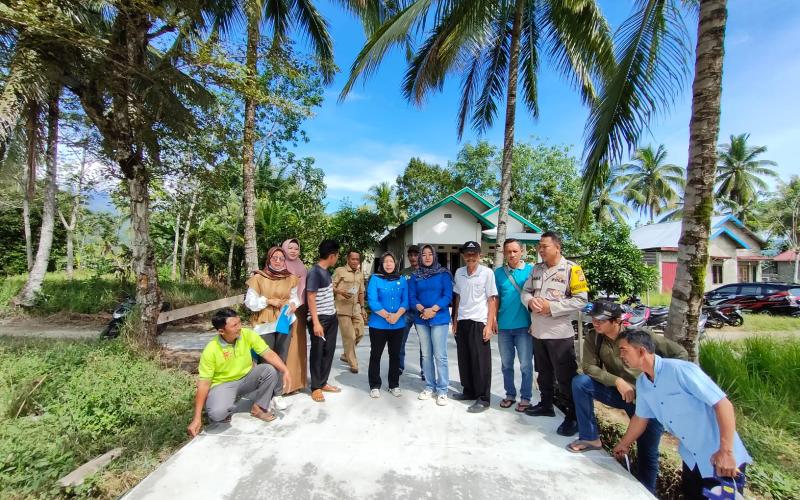 Bhabinkamtibmas Polsek Lebong Tengah Hadiri Monev Pembangunan Fisik Tahun 2023 di Desa Suka Bumi