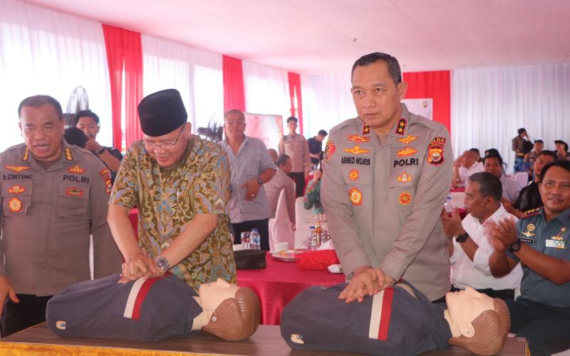 Kapolda dan Gubernur Bengkulu Turut Serta Pemecahan Rekor MURI Untuk Polri