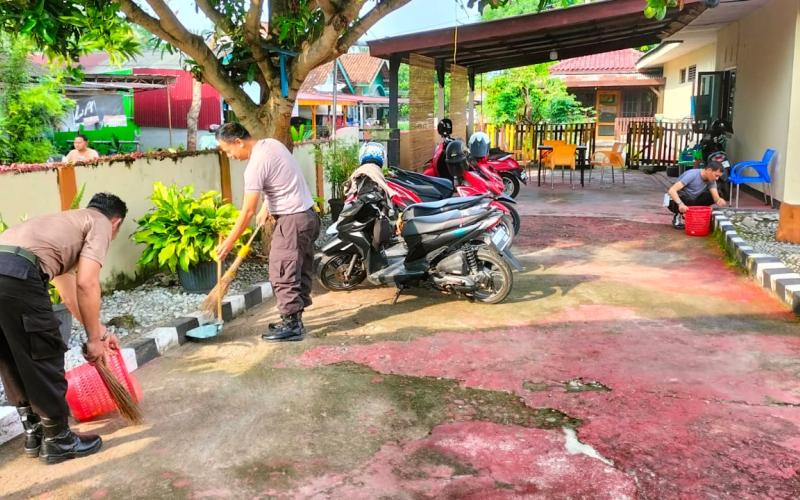 Sabtu Bersih, Polsek Kaur Selatan Gelar Kebersihan Seputaran Mako