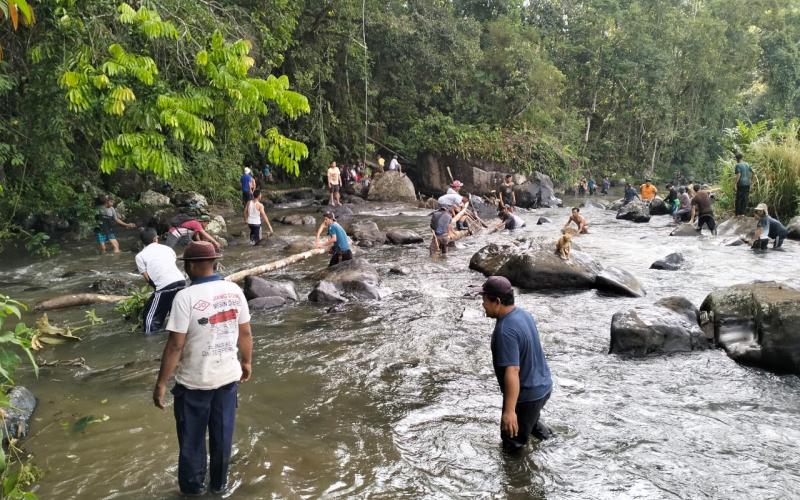 Warga Dilaporkan Tenggelam, Polsek Rimbo Pengadang dan Warga Bantu Pencarian