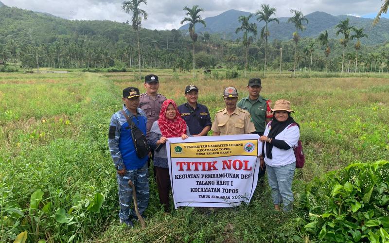 Bhabinkamtibmas Polsek Rimbo Pengadang Hadiri Titik Nol Pembangunan JUT