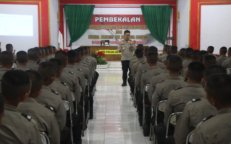 Irwasda Polda Bengkulu Berikan Pembekalan Terhadap Siswa Pembentukan Bintara Polri