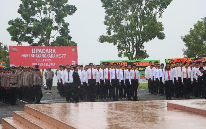 Diguyur Hujan, Polres Seluma Gelar Upacara Peringati HUT Bhayangkara ke -77 Tahun 2023 dengan Penuh Khidmat 