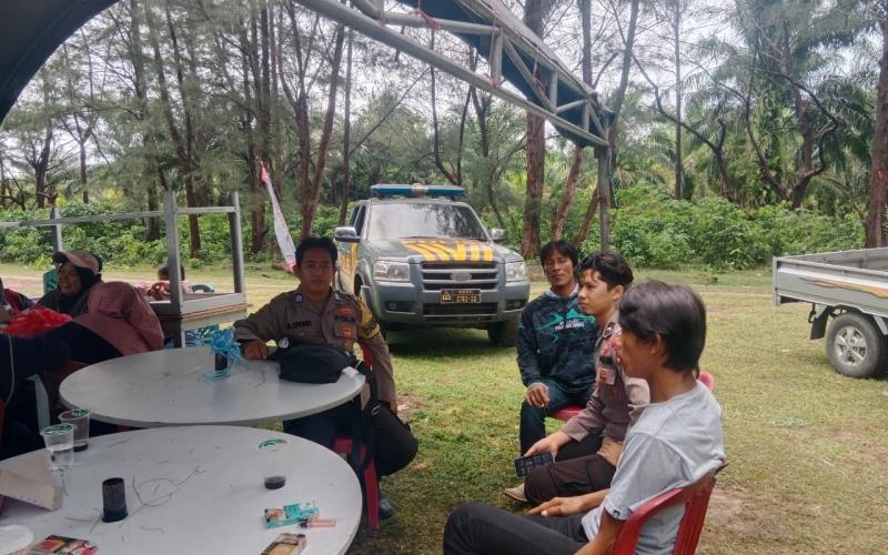 Bhabinkamtibmas Polsek Teramang Jaya sampaikan Kamtibmas Saat Sambang Warga