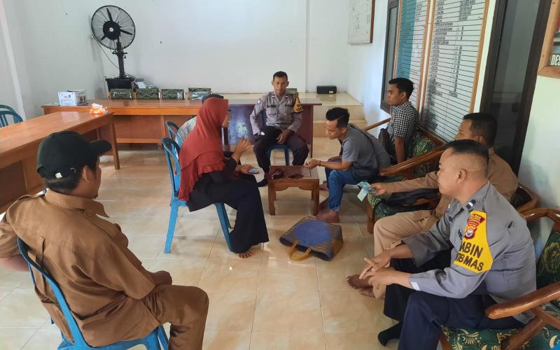 Bhabinkamtibmas Polsek Sukarja, Damaikan Permasalah Terkait Pencurian yang Dialami Warga Binaannya