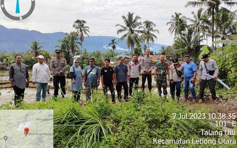 Kapolsek Lebong Utara dan Bhabinkamtibmas Hadiri Monev dan Pelaporan DD ADD Tahap I di Desa Talang Ulu
