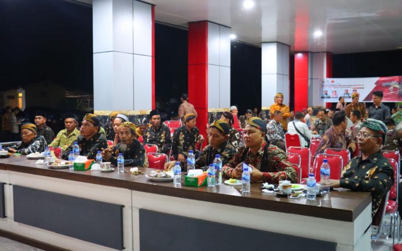 Polres Bengkulu Selatan Adakan Nonton Bareng Live Streaming Pagelaran Wayang Kulit Melalui Zoom Meeting