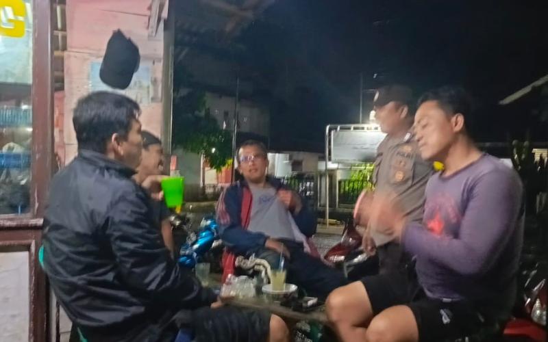 Bhabinkamtibmas Polsek Kota Manna Sambangi Warga Sampaikan Imbauan Kamtibmas