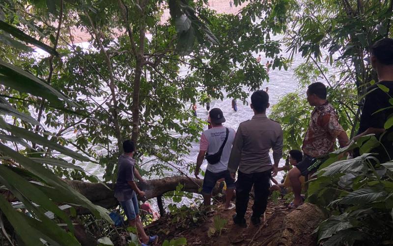 Polsek Talo Bantu Cari Korban Tenggelam di Sungai Talo