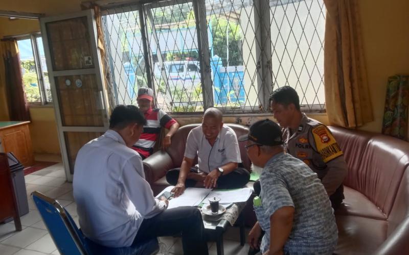 Bhabinkamtibmas Polsek Gading Cempaka, Sambang Silahturahmi Bersama KPPS dan Staf Kelurahan Lingkar Barat