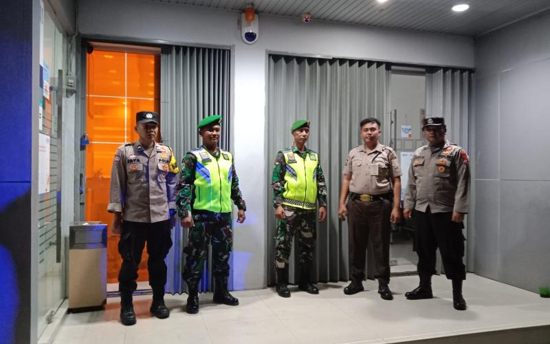 Bersneri Tingkatkan Pengawasan Kamtibmas Diwilayah Hukum, Polsek Kaur Selatan Bersama Koramil 04/KS Patroli KRYD