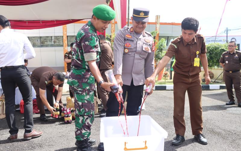 Kapolres Lebong Hadiri Pemusnahan Barang Bukti di Kejari Lebong