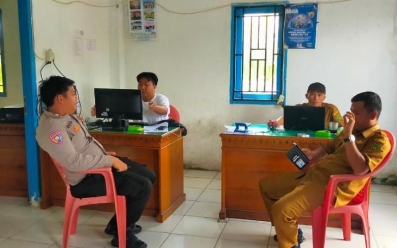 Bhabinkamtibmas Sambangi Pemdes Tanjung Besar, Wujudkan Kamtibmas yang Kondusif   