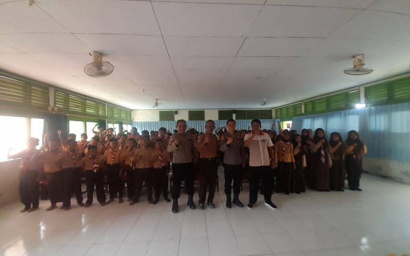 Kapolsek Giri Mulya Hadiri Penutupan MPLSSB di SMP N 32 BU
