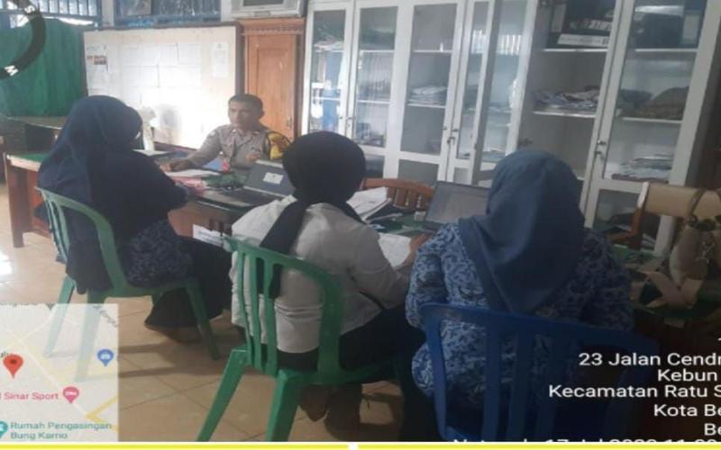 Bhabinkamtibmas Polsek Ratu Samban Patroli Sambang di Kantor Lurah Kebun Geran