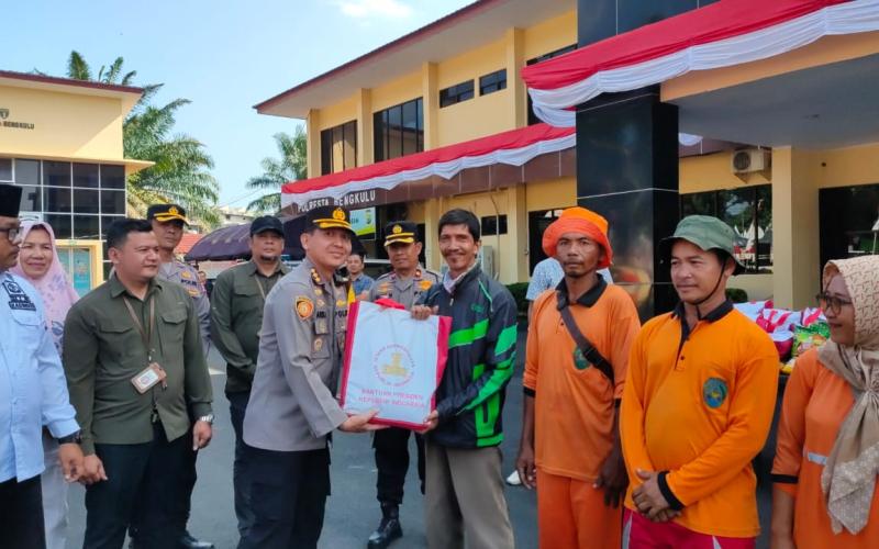 Polresta Bengkulu Salurkan Ribuan Paket Sembako dari Presiden Jokowi