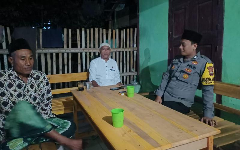Jalin Sinergitas dan Silahturahmi, Bhabinkamtibmas Polsek Gading Cempaka Sambangi Ketua RT 12