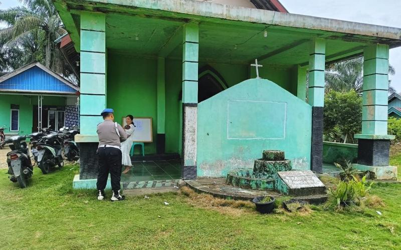 Patroli, Polsek Penarik Raya Lakukan Pengamanan Rumah Ibadah Umat Kristiani