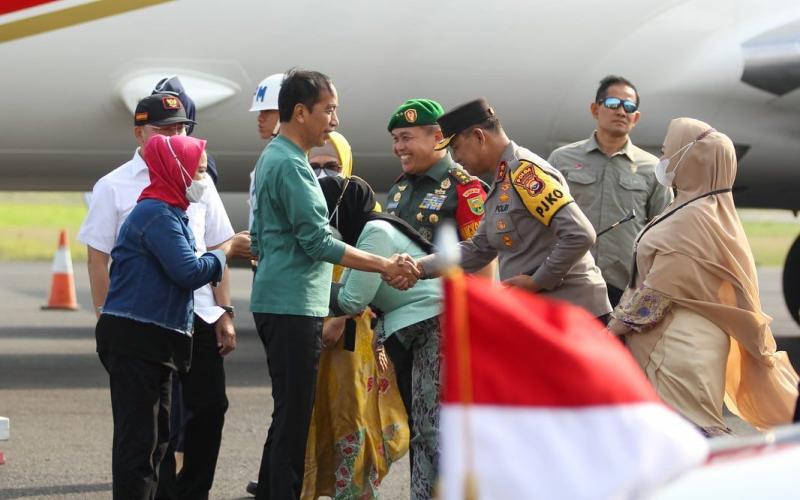 Kapolda Bengkulu Bersama Forkopimda Sambut Kedatangan Presiden RI di Bandara Fatmawati