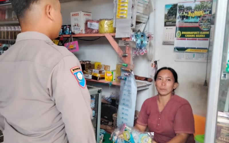 Bhabinkamtibmas Polsek Pino Raya, Sambang Pedagang dan Monitoring Perkembangan Stok dan Harga Gas Elpiji