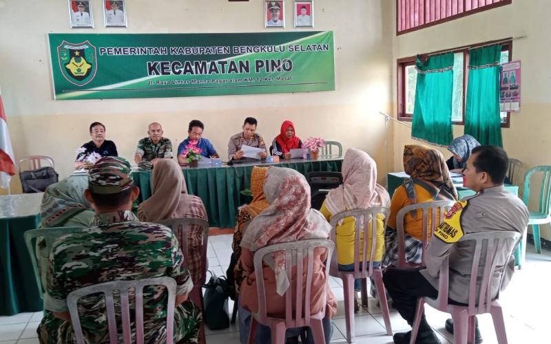 Kanit Binmas Polsek Pino dan Bhabinkamtibmas Polsek Pino hadiri Kegiatan Sosialisasi Pencegahan dan Penanganan Stunting Serta Gizi Buruk