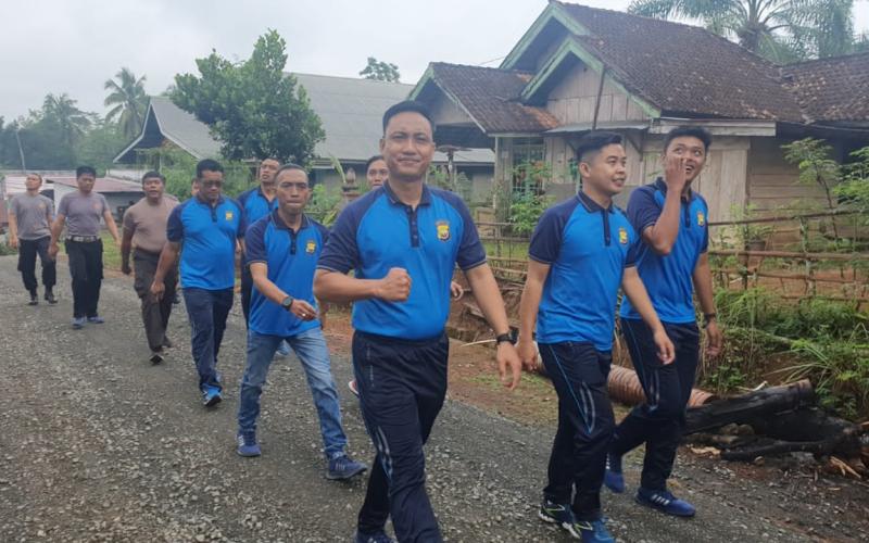 Jaga kesehatan, Polsek Giri Mulya Melakukan Olahraga Bersama