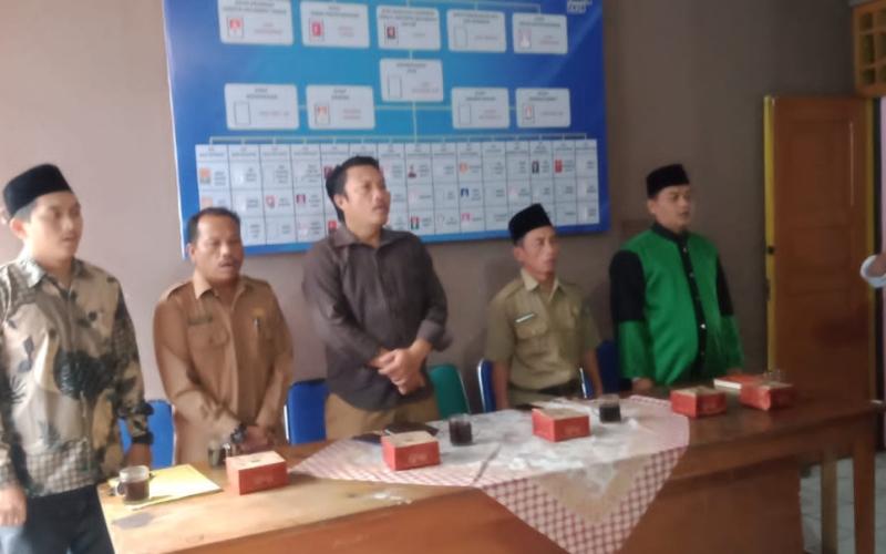 Kanit Intel Polsek Batiknau Menghadiri Pelantikan PAW PPS Desa Sekiau 