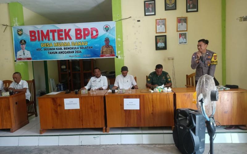 Dukung Peningkatan Kemampuan Aparat Pemerintahan Desa, Bhabinkamtibmas Polsek Seginim Hadiri Pelatihan Peningkatan Kapasitas BPD