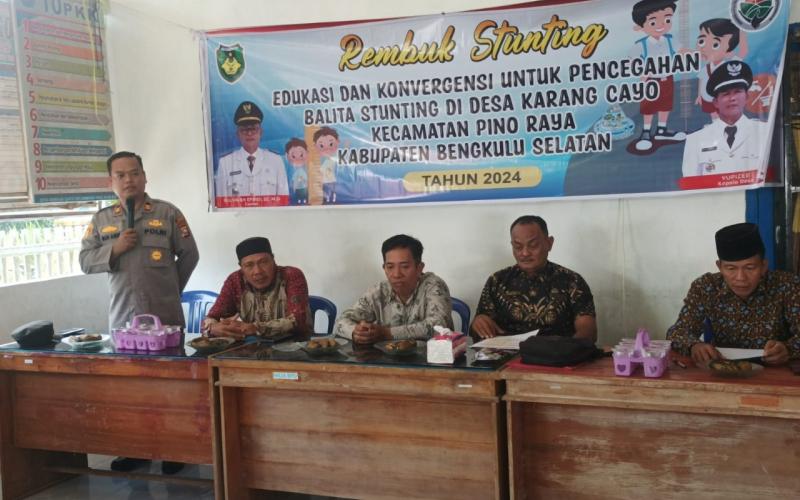 Jalin Hubungan Kerja yang Solid, Polsek Pino Raya Hadiri Rapat Kerja Mini Lokakarya Pengendalian Stunting Desa Karang Cayo