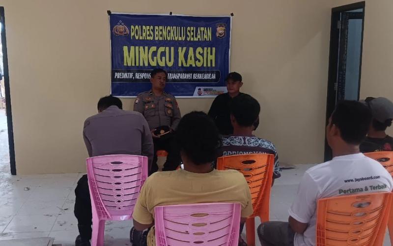 Sat Binmas Polres Bengkulu Selatan Gelar Minggu Kasih di Desa Tebat Kubu