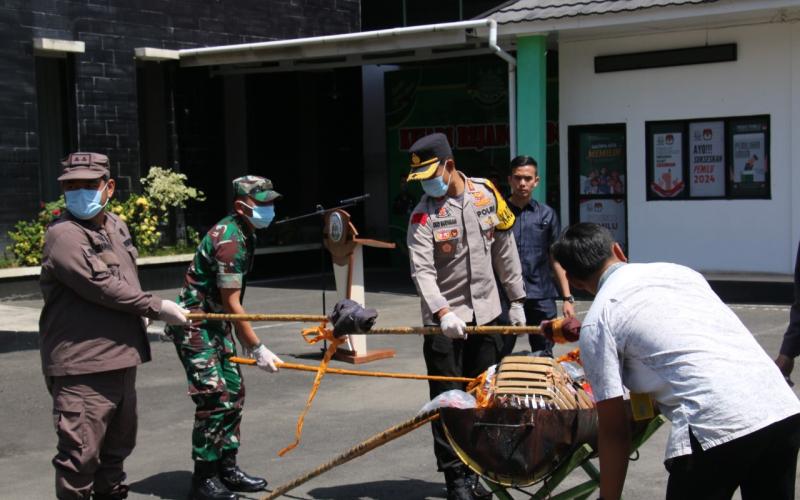 Kapolres Rejang Lebong Hadiri Pemusnahan Barang Bukti di Kejari Rejang Lebong