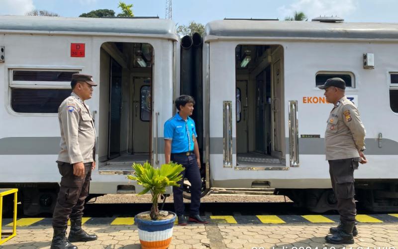Bhabinkamtibmas Polsek Kotapadang Sambang Kamtibmas ke Stasiun 