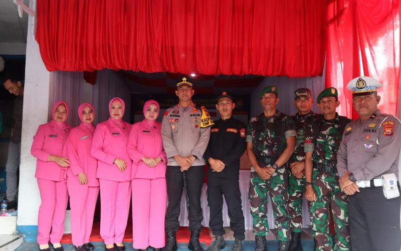 Ketua Bhayangkari dan Kapolres Rejang Lebong Tinjau Pos Pengamanan Operasi Lilin Nala 2024