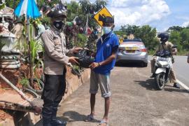 Polsek Bandara RHF Tanjungpinang Gelar Bakti Sosial Meringankan Beban Masyarakat