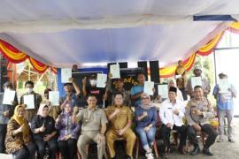 BPN Benteng Serahkan 300 Sertifikat Kepada Masyarakat Desa Air Sebakul