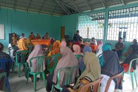 Awasi Dana Desa, Bhabinkamtibmas hadiri giat Pembagian BLT DD
