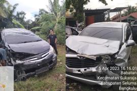 Dua Avanza Bertabrakan di Sukaraja Seluma