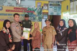 Bhabinkamtibmas Polsek Muara Sahung Sambang dan Monitoring Kegiatan Ketahanan Pangan Desa Sumber Makmur 