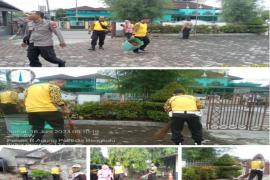 Sambut HUT Bhayngkara Ke-77, Polresta Bengklu dan Polsek Jajaran Laksankan Kegiatan Bakti Sosial Membersihkan Tempat Ibadah 