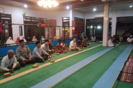 Bhabinkamtibmas Polsek Teluk Segara Laksanakan Patroli dan Salat Subuh Berjamaah di Masjid Baitul Hamdi