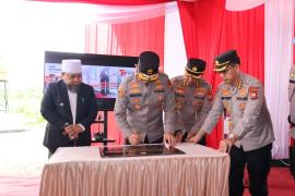 Baksos HUT Bhayangkara ke-77, Kapolda Bengkulu Berikan Bantuan Sumur Bor Gratis Untuk 50 KK
