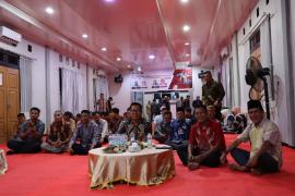 Dalam Rangka Hut Bhayangkara Ke - 77, Polres Mukomuko Gelar Nonton Bareng "Wayang Kulit"Dalam Rangka Hut Bhayangkara Ke - 77, Polres Mukomuko Gelar Nonton Bareng "Wayang Kulit"