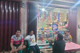 Bhabinkamtibmas Polsek Kedurang Sambang DDS Malam  kepada Tokoh Masyarakat Desa Padang Bindu 
