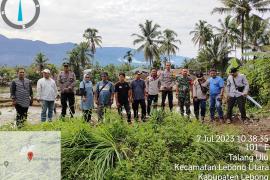 Kapolsek Lebong Utara dan Bhabinkamtibmas Hadiri Monev dan Pelaporan DD ADD Tahap I di Desa Talang Ulu